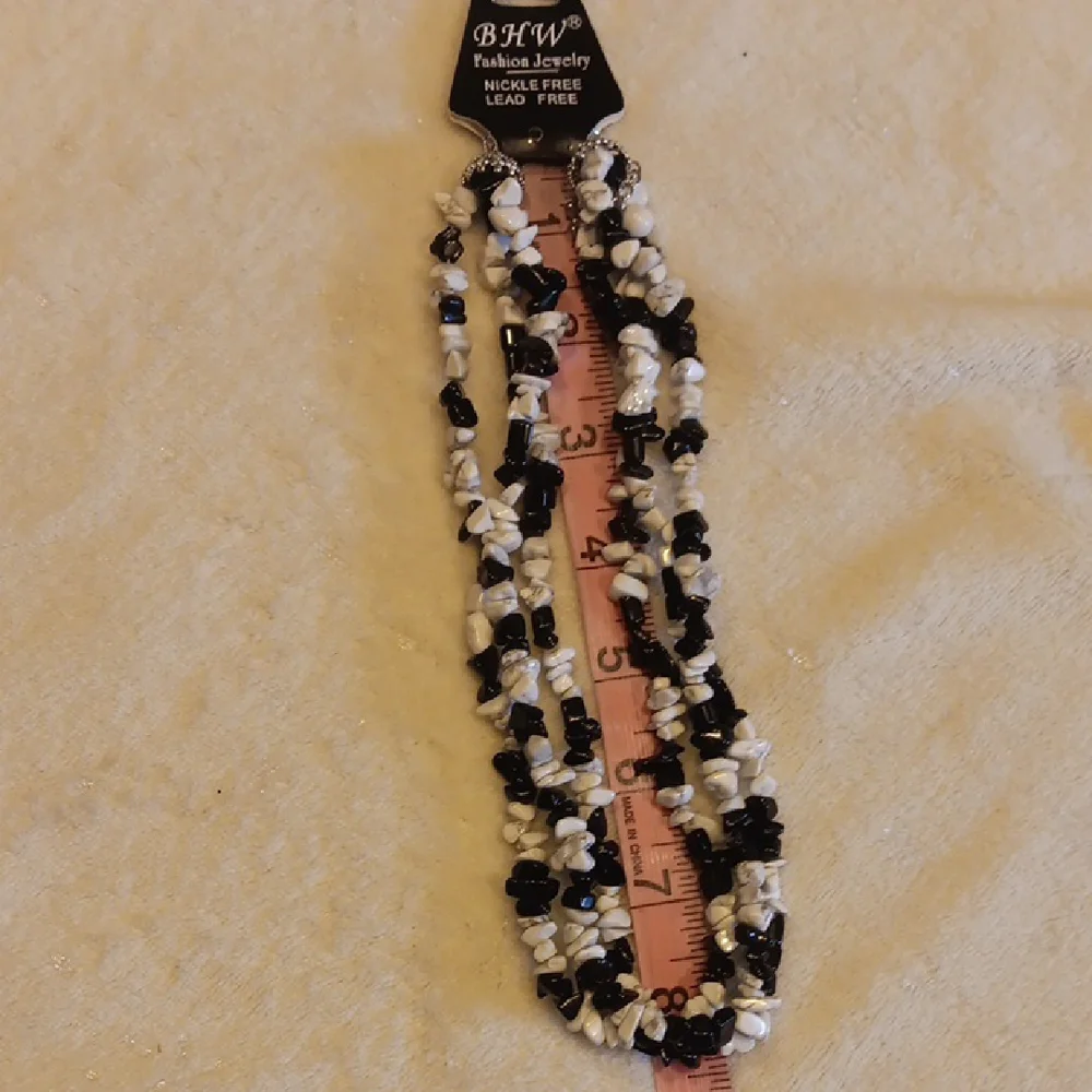 NWT. Beautiful Black and White Multi-strand Beaded Necklace - Picture 4 of 5
